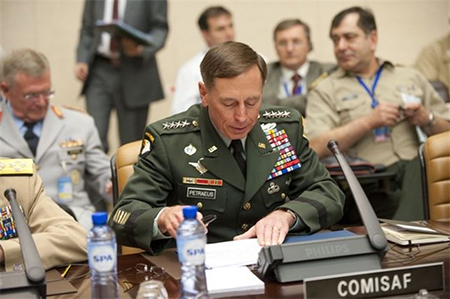 El FBI recomienda presentar cargos contra el exjefe de la CIA